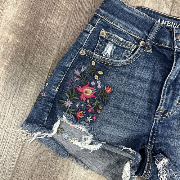 AEO High‎ Rise Shortie Embroidered Jean Shorts - Picture 4 of 9